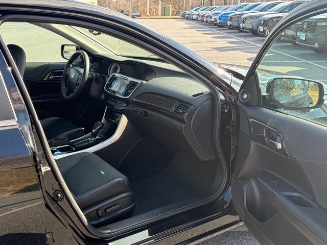 2017 Honda Accord EX-L w/Navigation and Honda Sensing