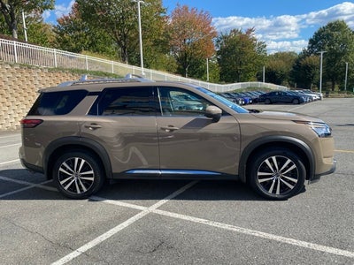 2023 Nissan Pathfinder Platinum