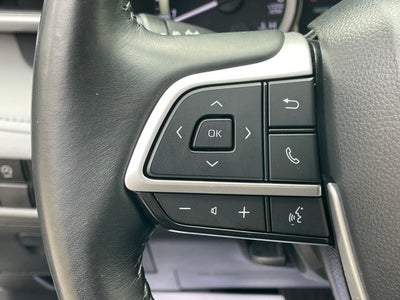 2023 Toyota Highlander LE 8 Passenger