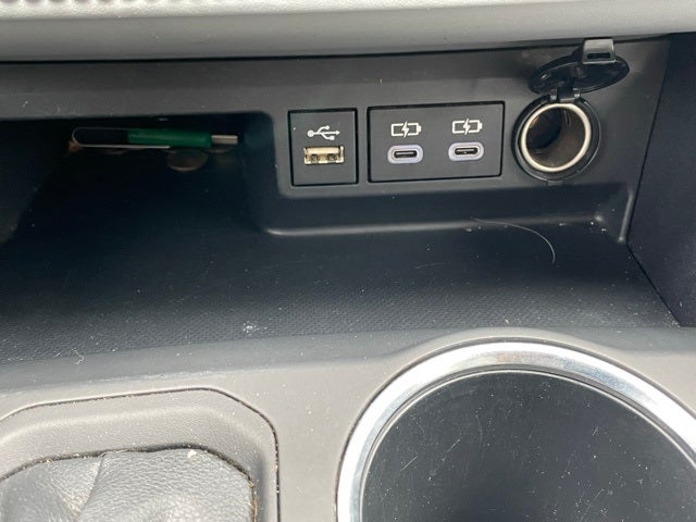 2023 Toyota Highlander LE 8 Passenger