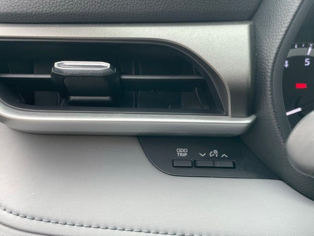 2023 Toyota Highlander LE 8 Passenger