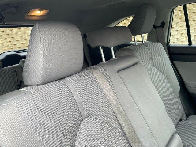 2023 Toyota Highlander LE 8 Passenger