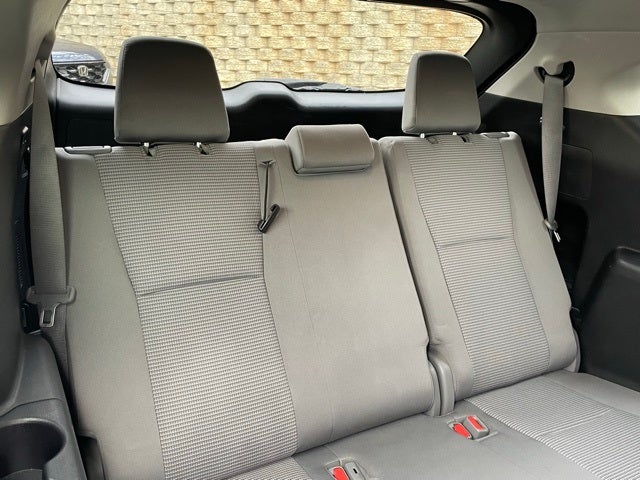 2023 Toyota Highlander LE 8 Passenger