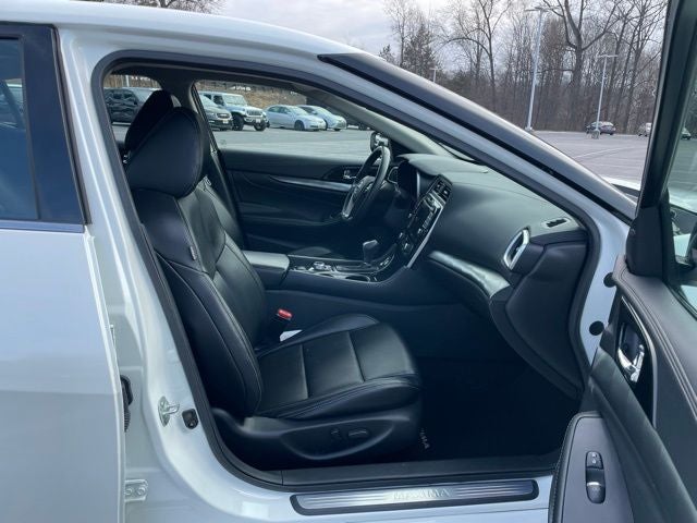 2023 Nissan Maxima SV