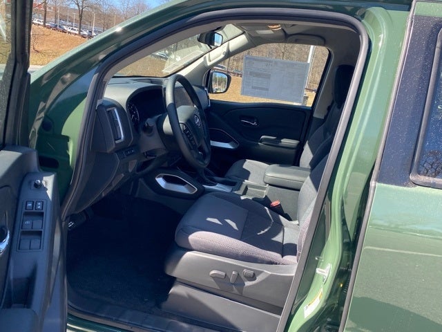 2025 Nissan Frontier Crew Cab SV