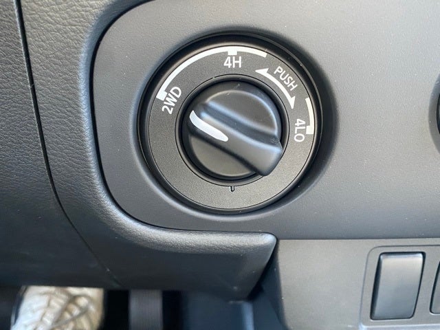 2025 Nissan Frontier Crew Cab SV