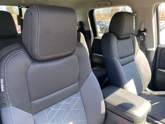 2025 Nissan Frontier Crew Cab SV