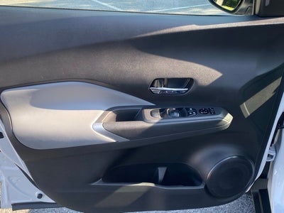 2022 Nissan Kicks SR