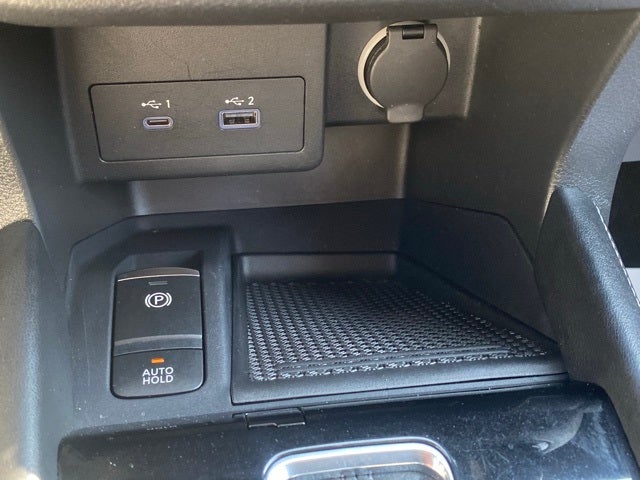 2022 Nissan Kicks SR