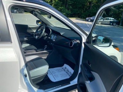 2022 Nissan Kicks SR