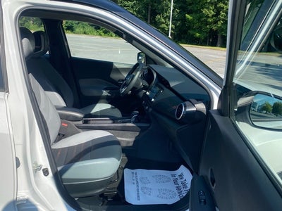 2022 Nissan Kicks SR