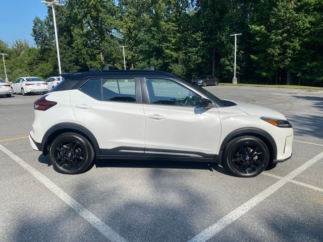 2022 Nissan Kicks SR