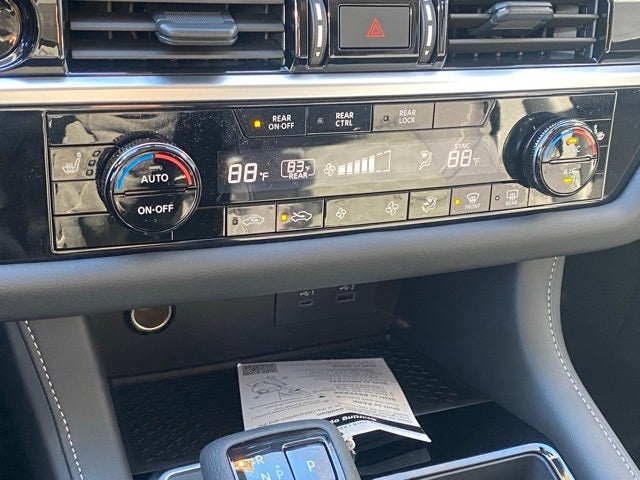 2025 Nissan Pathfinder SV