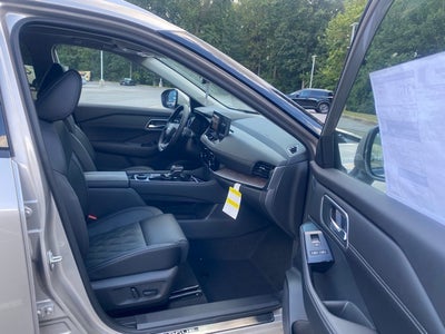 2025 Nissan Rogue Platinum